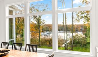 90 E LAKE Dr, Annapolis, MD 21403