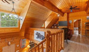 9 PINE St, Alpine, WY 83128