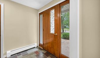 24 Iron Gate Ln, Cromwell, CT 06416