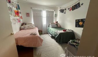 35 Ashley Ct, Bedminster, NJ 07921