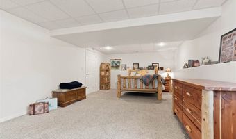 5709 Oak Crest Hill Rd SE, Riverside, IA 52327