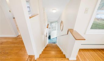 8 Pine Ln, Coventry, RI 02816