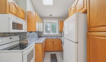 2 Merry St, Bedford, NH 03110