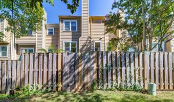 8 CARRIAGE HOUSE Cir, Alexandria, VA 22304