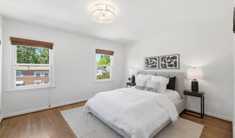 19 E MYRTLE St A, Alexandria, VA 22301