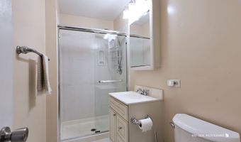 510 W MINER St 1D, Arlington Heights, IL 60005