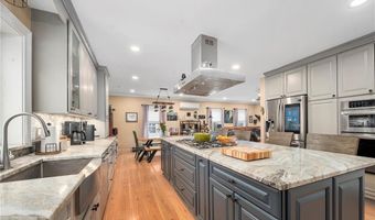 15 Park Ave, Burrillville, RI 02830