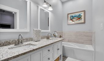 4032 Bank St, Bay St. Louis, MS 39520