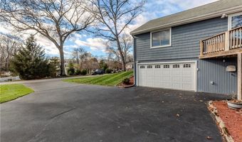 33 Rosewood Ln, Cumberland, RI 02864