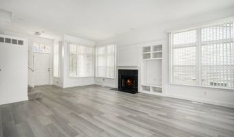 1366 N Bay Dr, Ann Arbor, MI 48103