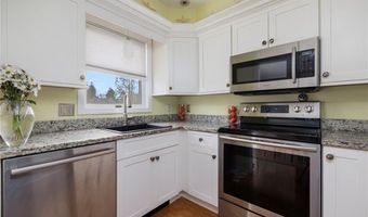 414 North Ln, Bristol, RI 02809