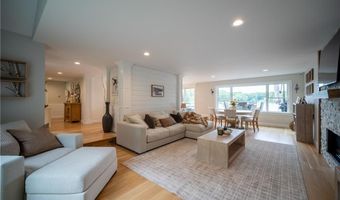 136 Aldrich Rd, Glocester, RI 02857