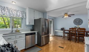 237 Valleyoak Ct, Ballwin, MO 63021