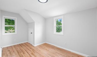 36 Deerfield St, Bergenfield, NJ 07621
