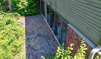 296 Brown Bear Xing 296, Acton, MA 01718