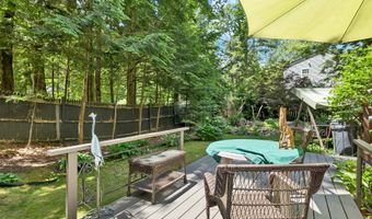 8 New London Dr, Barnstead, NH 03225