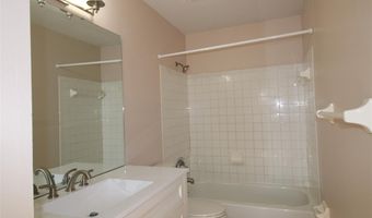 1043 Oakwood Farms Ln, Ballwin, MO 63021