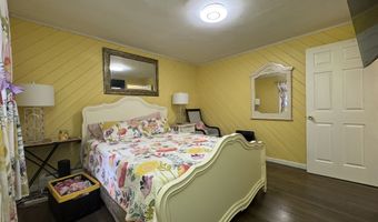 165 GREENFIELD Dr, Bridgeport, CT 06606