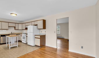 35 Spruce St, Beachwood, NJ 08722