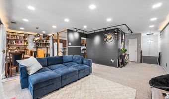 100 Dundee Ct, Aberdeen, NJ 07747
