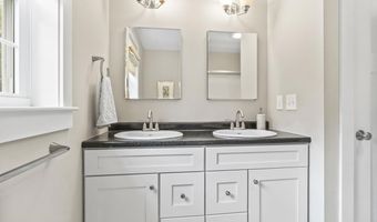 90 Village Place Dr, Barrington, NH 03825