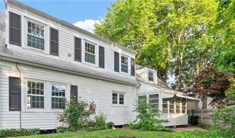 20 Bowen St, East Providence, RI 02916