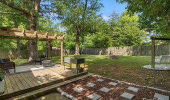 3839 Woodleaf Rd, Charlotte, NC 28205