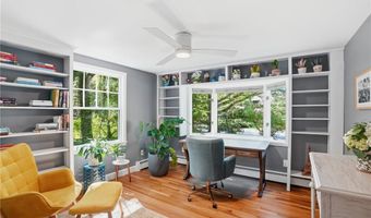 24 Wildflower Rd, Barrington, RI 02806