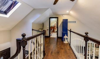 914 Lakeview Dr, Auburn, IN 46706