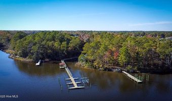 76 Club House Dr, Arapahoe, NC 28510