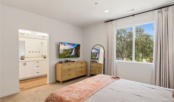 2771 W Pepper Tree Dr 11, Anaheim, CA 92801
