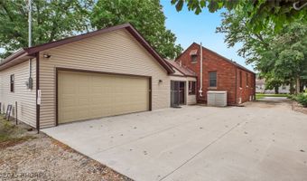 814 Prairie St, Adel, IA 50003