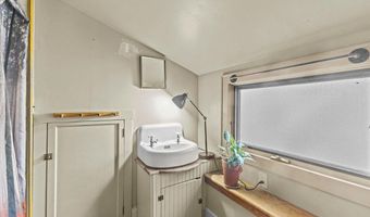 84 Charlotte St, Burlington, VT 05401
