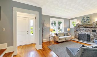 4 Harlem St, East Providence, RI 02916