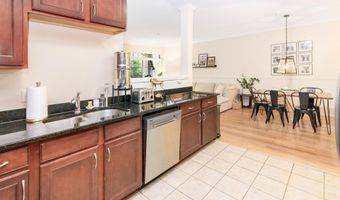 225 W Oakbrook Dr, Ann Arbor, MI 48103