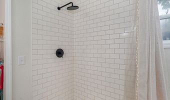 430 S Oak Ave, Aurora, MO 65605