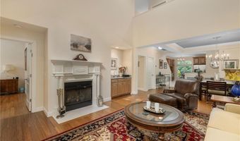 315 Old River Rd 6, Lincoln, RI 02838