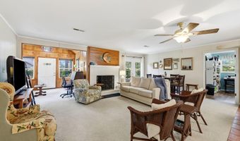 614 Country Club Dr, Arapahoe, NC 28510