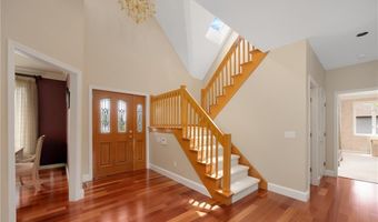 40 Alpine Estates Dr, Cranston, RI 02921
