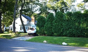176 Richmond Ave, Amityville, NY 11701