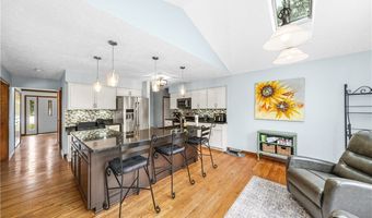 350 Aspen Ct, Aurora, OH 44202