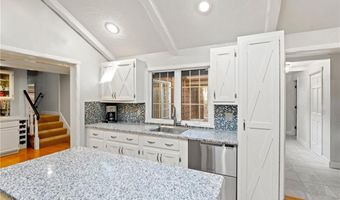 12 Georgiana Dr, Cumberland, RI 02864