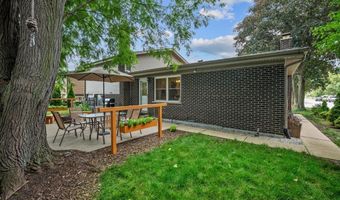 2631 N Stuart Dr, Arlington Heights, IL 60004