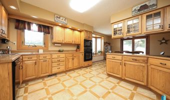 48224 266th St, Brandon, SD 57005