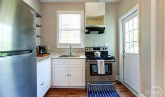 534 E Gordon Ln, Savannah, GA 31401
