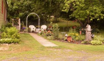 4 Brackett Hill Rd, Alfred, ME 04002