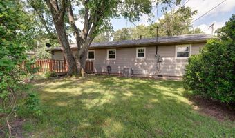 1520 S Carnation Dr, Aurora, MO 65605