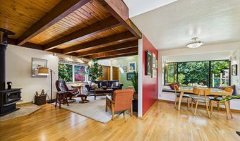 402 Tanglewood Rd, Arcata, CA 95521