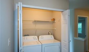 1045 Winthrope Chase Dr, Alpharetta, GA 30009
