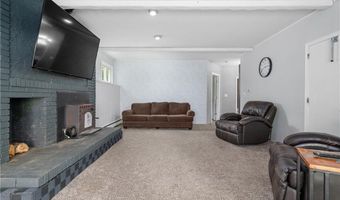8 Westgate Rd, Cumberland, RI 02864